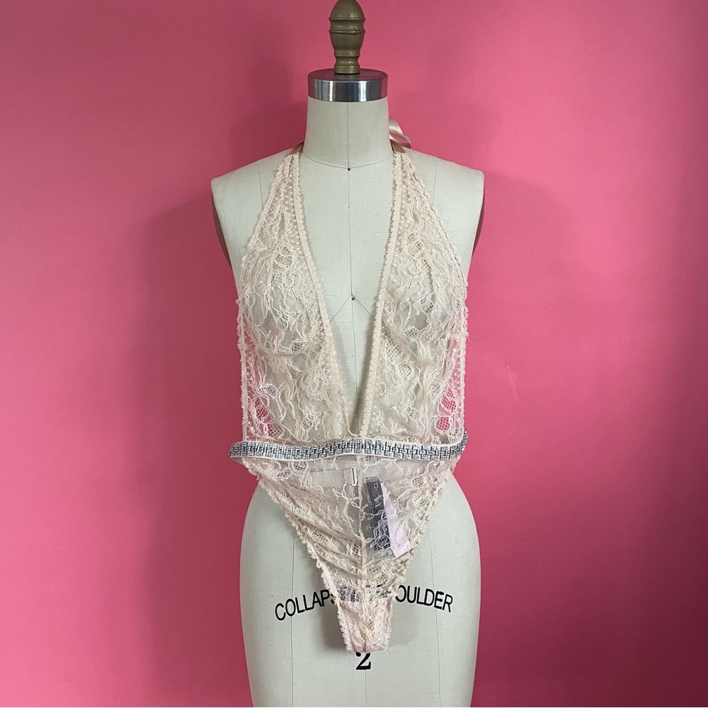 * NWT * GORGEOUS Sexy Delicate Lace Thong BodySuit Rhinestone Halter Tie Back S